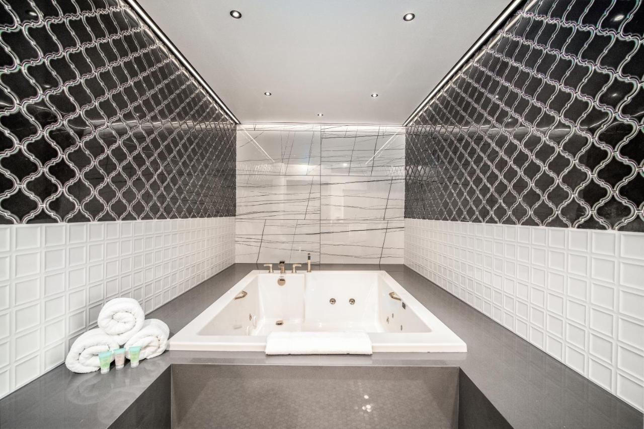 Aspire Inn Studios & Spas เบลฟลาวเวอร์ ภายนอก รูปภาพ