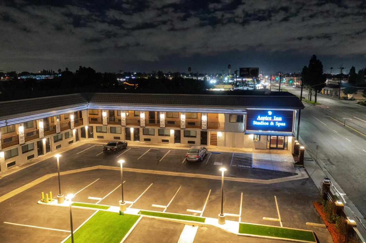Aspire Inn Studios & Spas เบลฟลาวเวอร์ ภายนอก รูปภาพ