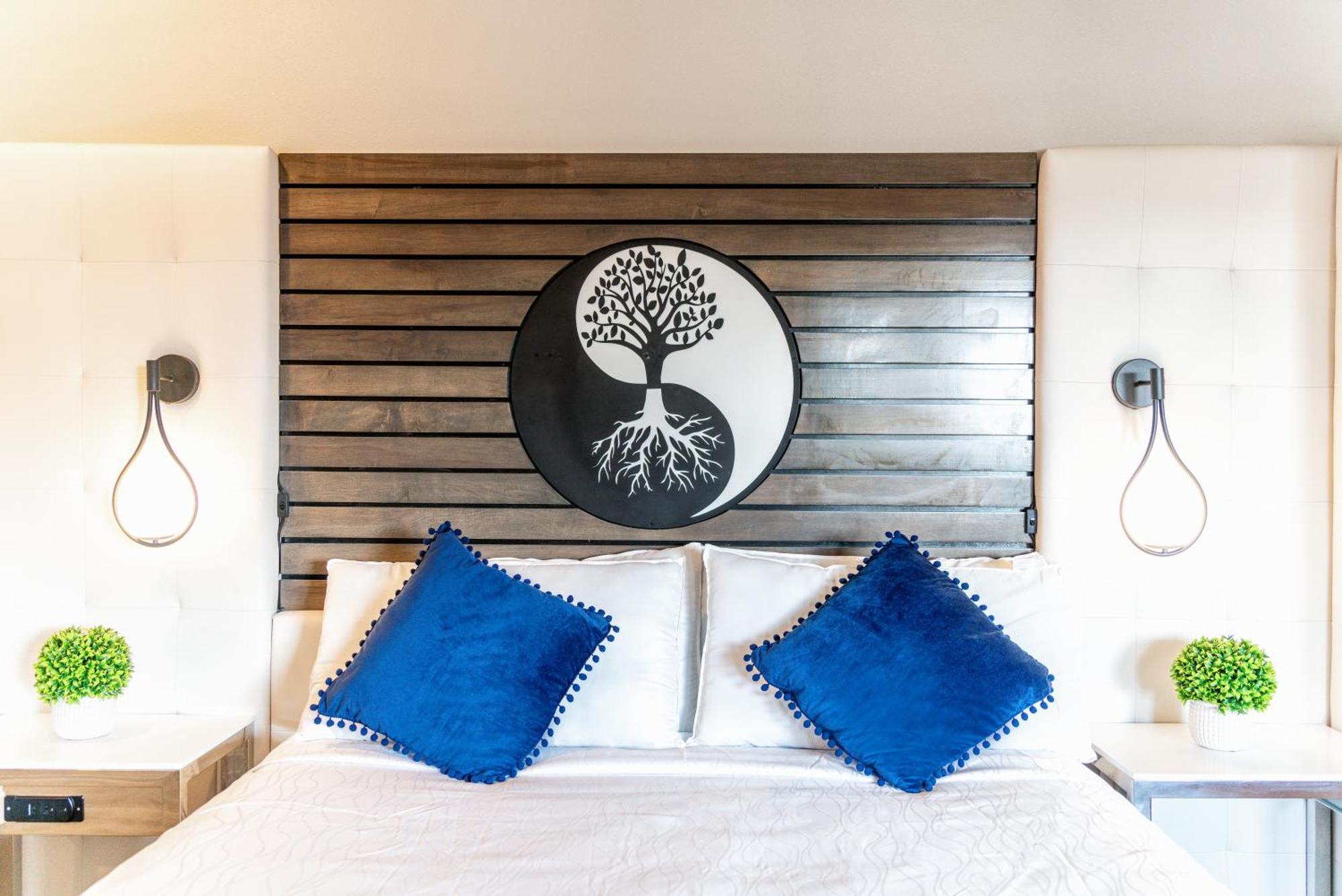 Aspire Inn Studios & Spas เบลฟลาวเวอร์ ภายนอก รูปภาพ