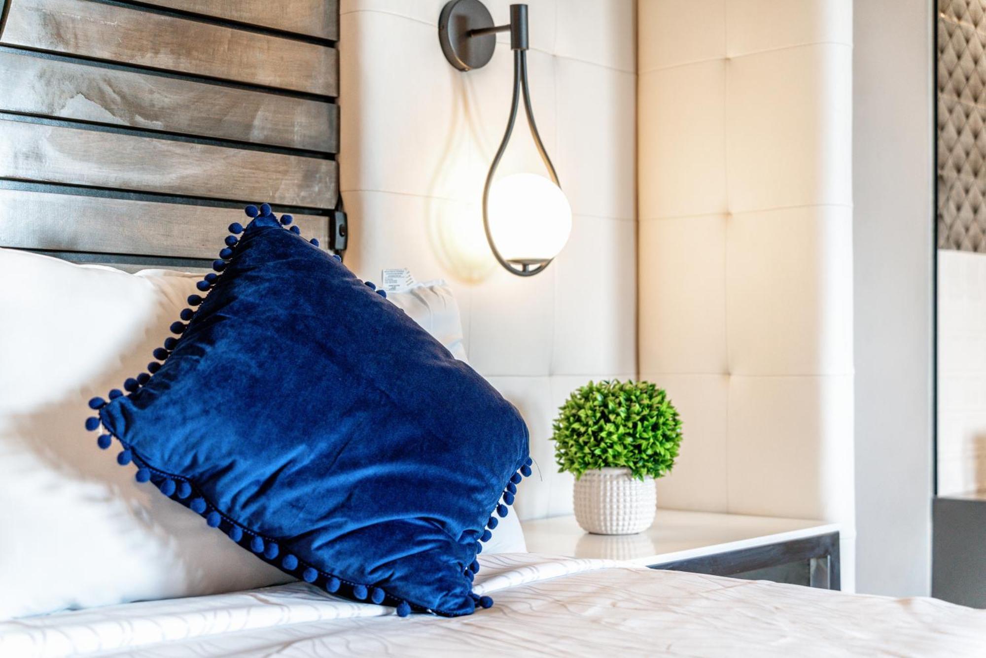 Aspire Inn Studios & Spas เบลฟลาวเวอร์ ภายนอก รูปภาพ